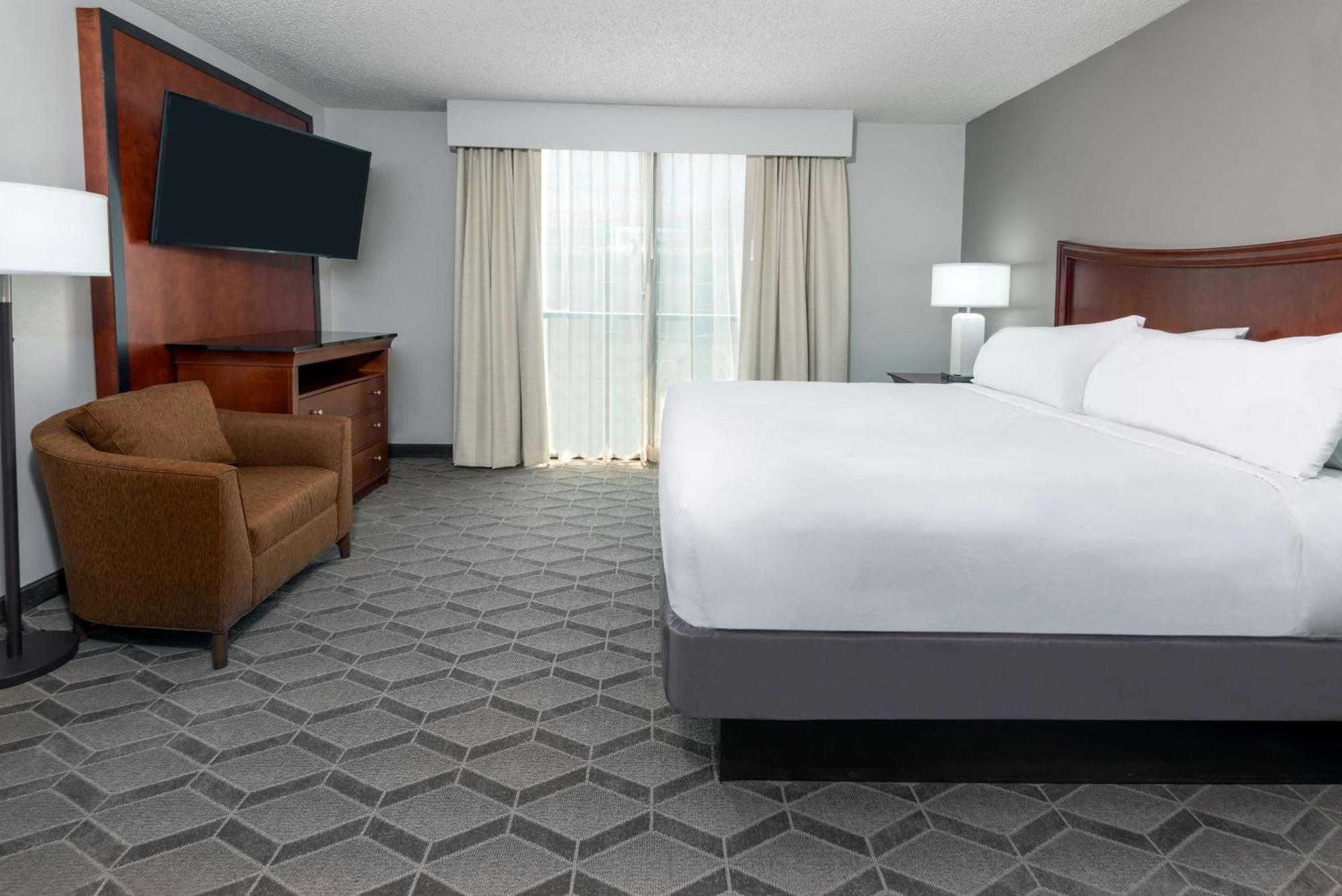 Embassy Suites Dallas - Park Central Area Exteriör bild