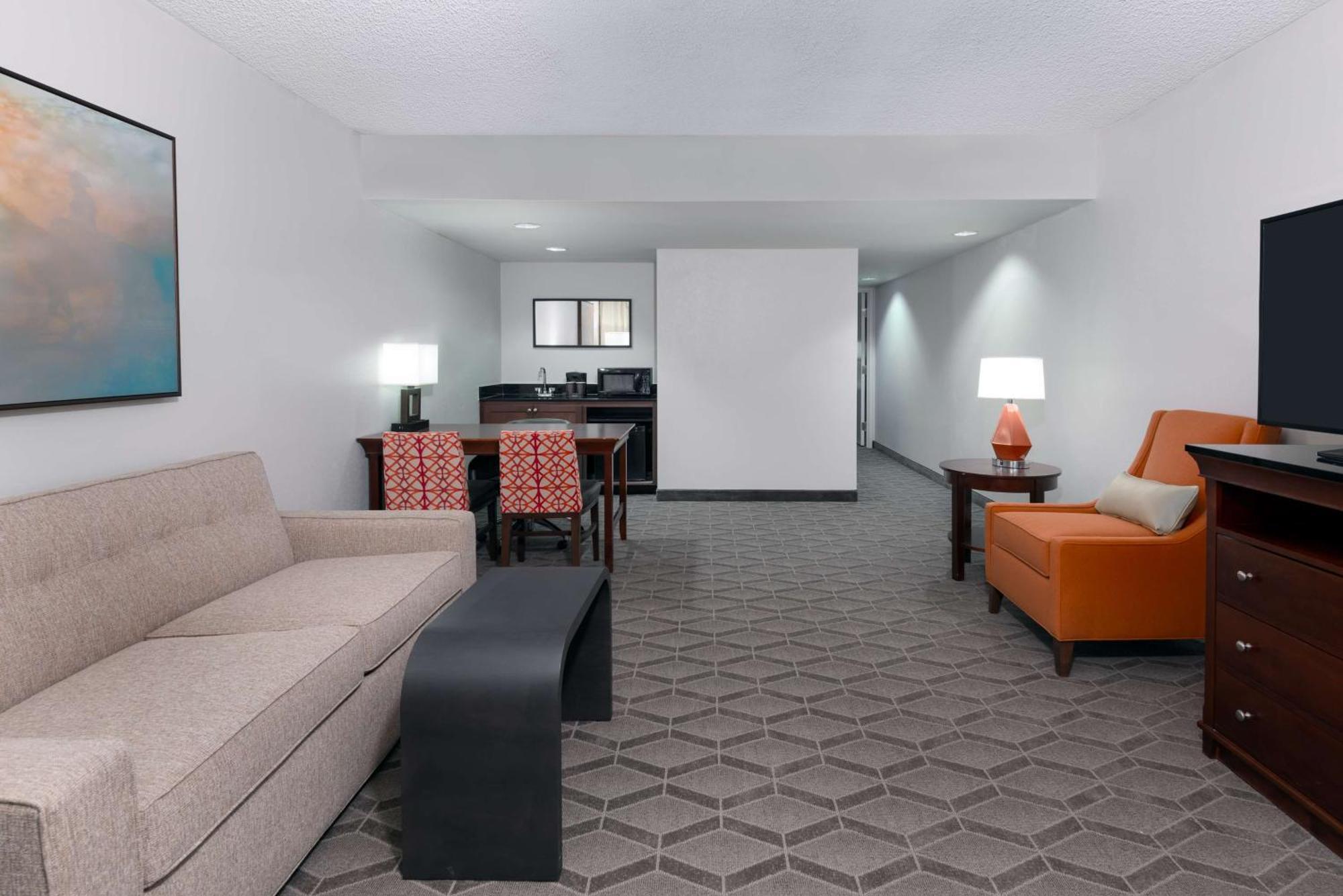 Embassy Suites Dallas - Park Central Area Exteriör bild