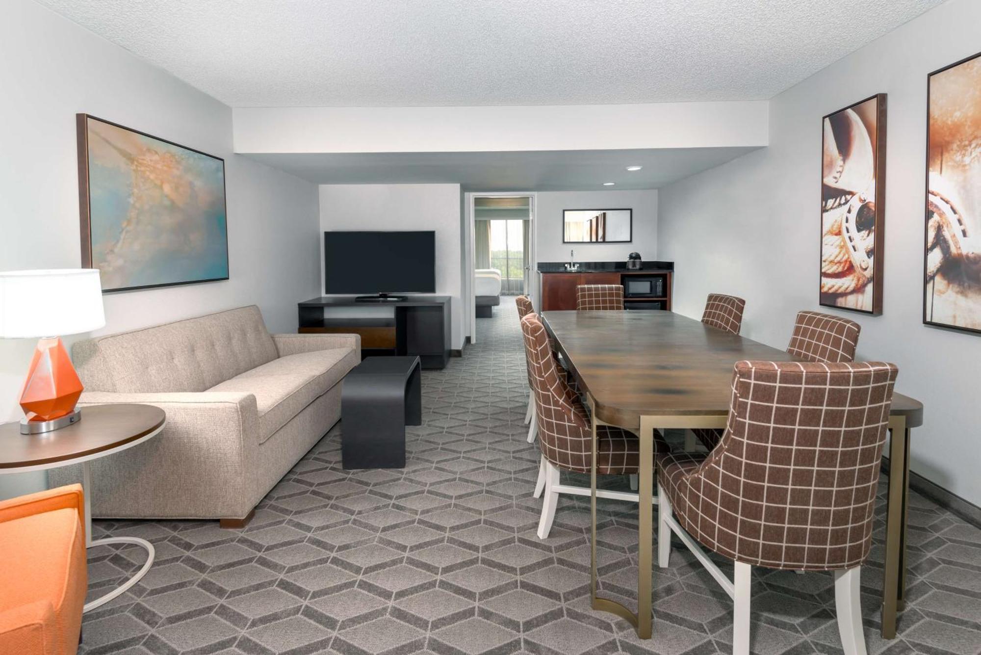 Embassy Suites Dallas - Park Central Area Exteriör bild