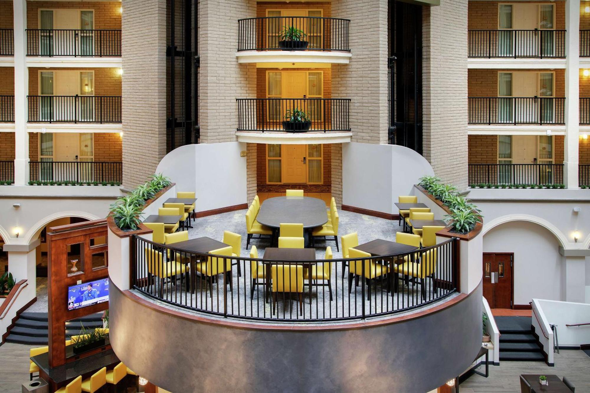 Embassy Suites Dallas - Park Central Area Exteriör bild