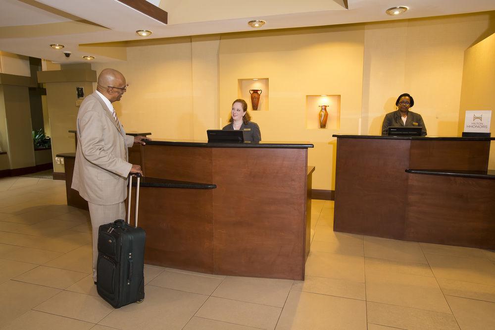 Embassy Suites Dallas - Park Central Area Inreriör bild
