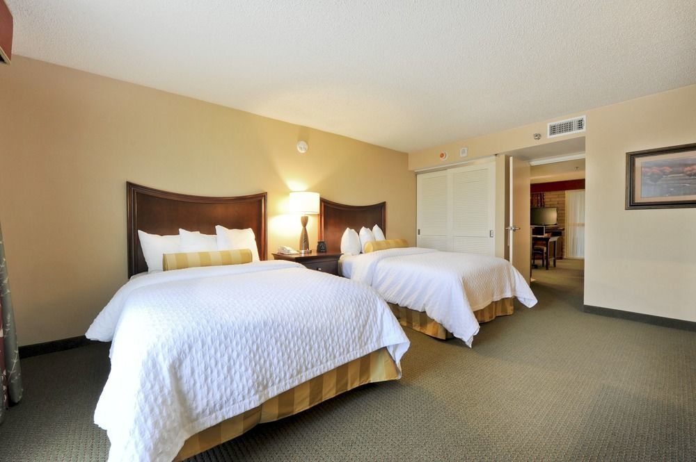 Embassy Suites Dallas - Park Central Area Exteriör bild