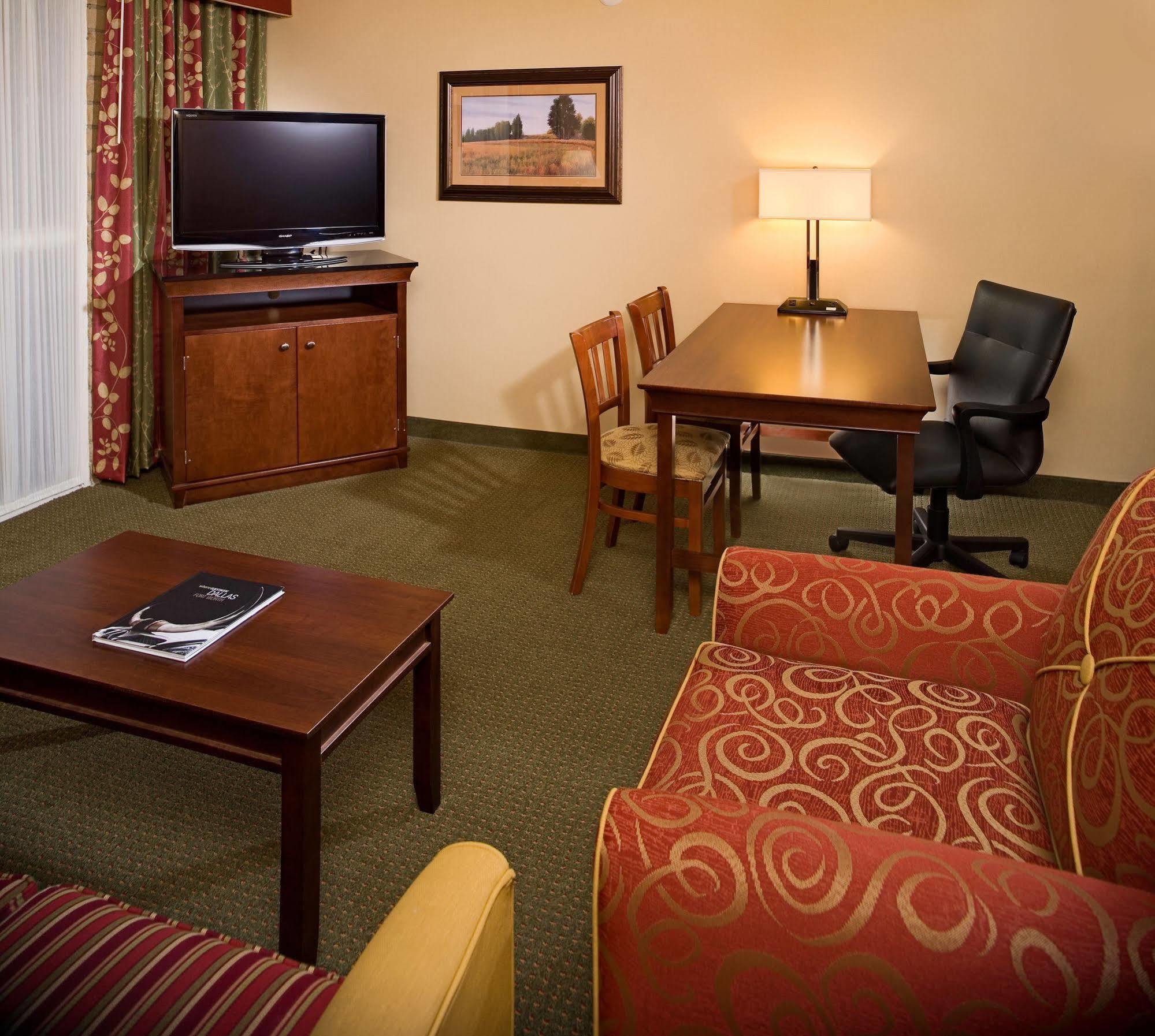 Embassy Suites Dallas - Park Central Area Exteriör bild