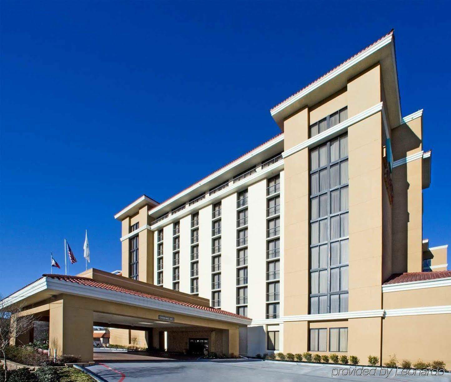 Embassy Suites Dallas - Park Central Area Exteriör bild